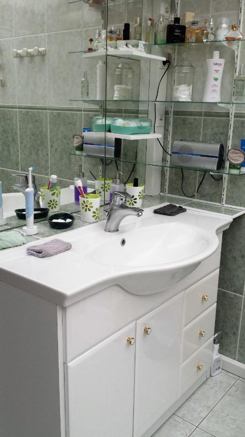 Chambre Privee Avec Salon, Garage Voiture, Velos, Motos Tourville-sur-Arques Екстериор снимка