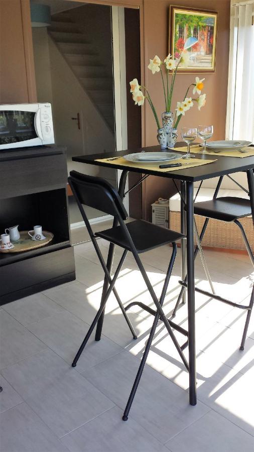 Chambre Privee Avec Salon, Garage Voiture, Velos, Motos Tourville-sur-Arques Екстериор снимка
