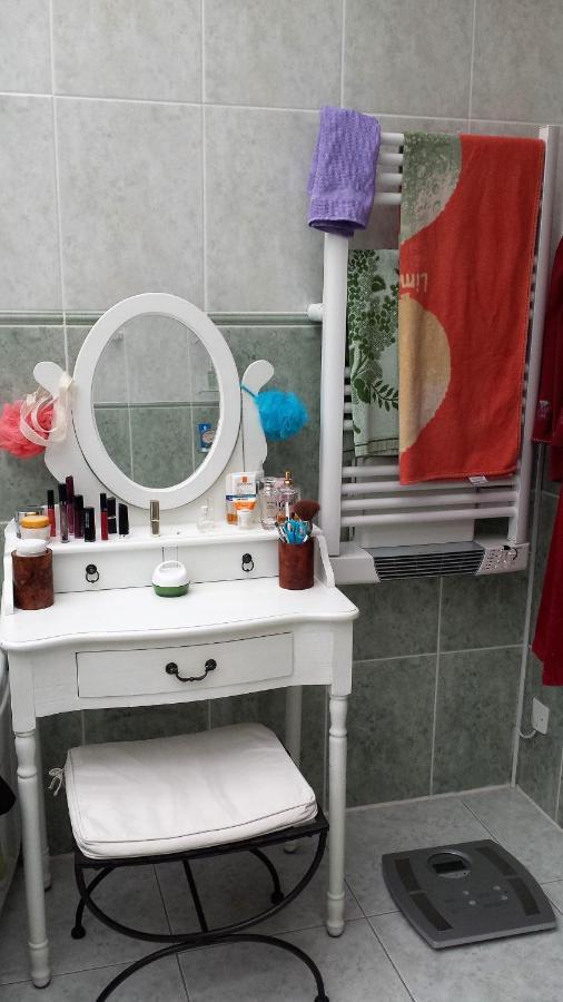 Chambre Privee Avec Salon, Garage Voiture, Velos, Motos Tourville-sur-Arques Екстериор снимка