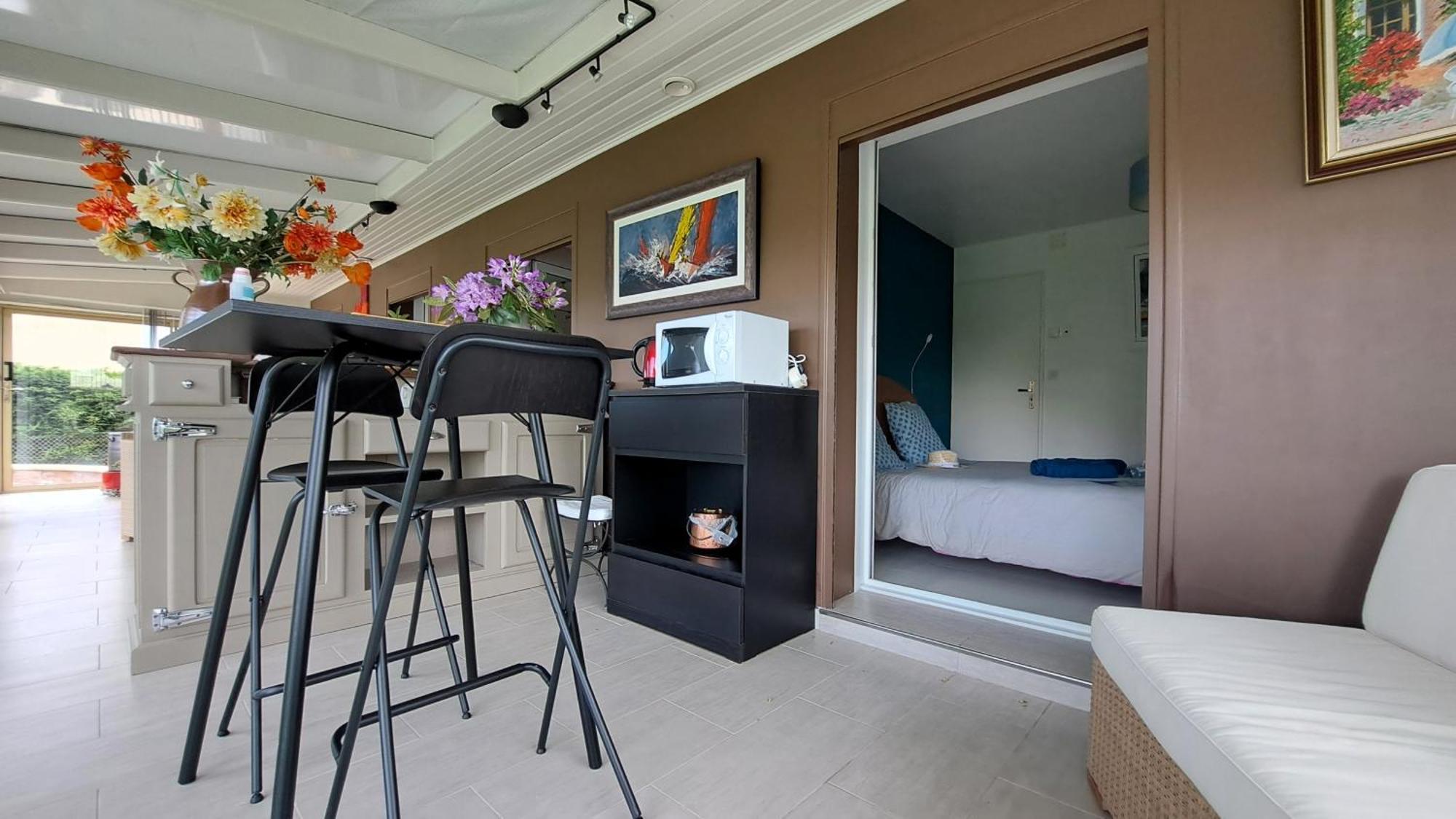 Chambre Privee Avec Salon, Garage Voiture, Velos, Motos Tourville-sur-Arques Екстериор снимка