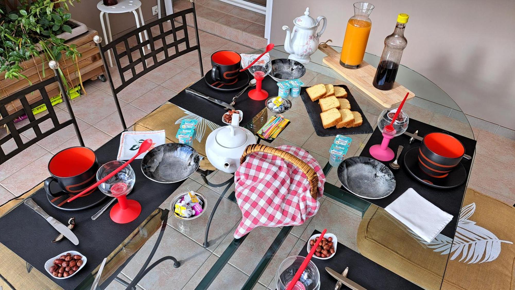 Chambre Privee Avec Salon, Garage Voiture, Velos, Motos Tourville-sur-Arques Екстериор снимка